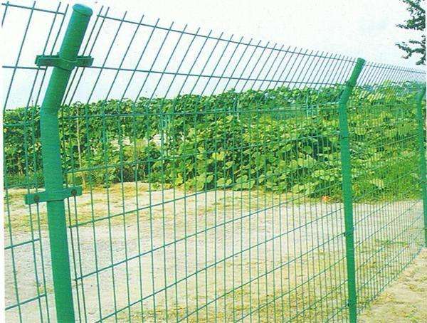 雙邊絲護欄網主要特點？